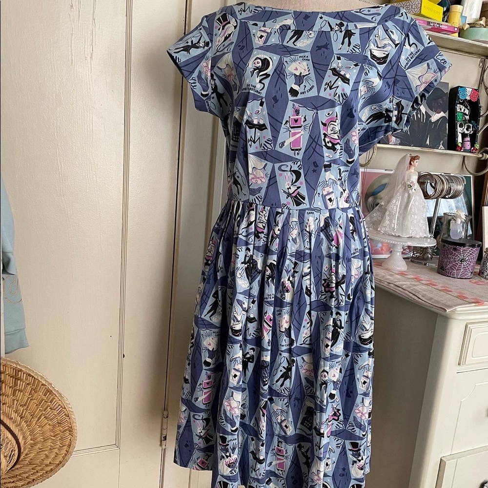 Kitschy Witch Magic show dress
Size XL (bust 42 waist 36 length 26)